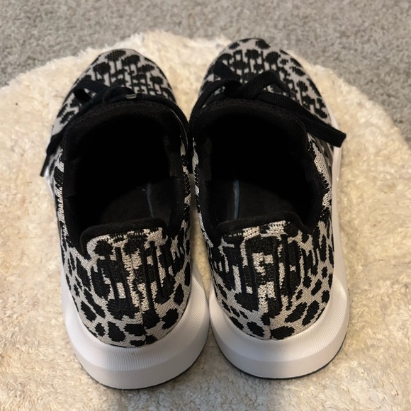 Adidas Original Swift Run BD7962 Cheetah Leopard Print Women’s Running Shoes Sz6 - Picture 3 of 9